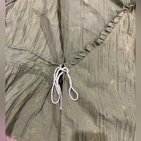 Green Wrap Tie Shirt With Embroidered Details - Picture 5 of 5